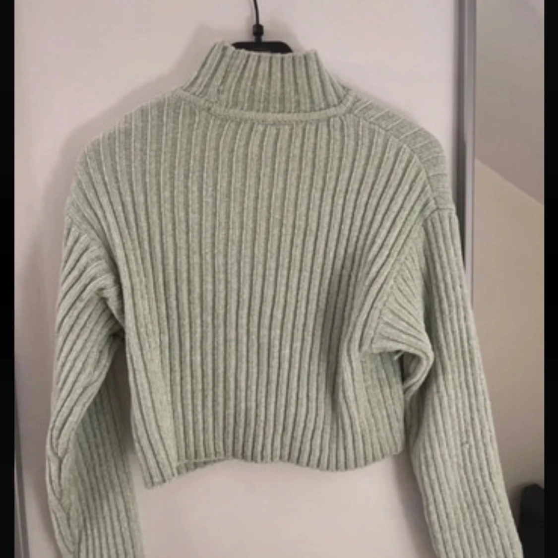 Ljusgrön ribbad polotröja - 1