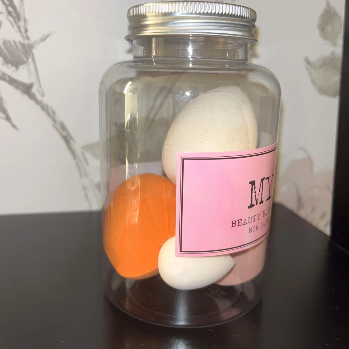 Beautyblenders i burk med lock