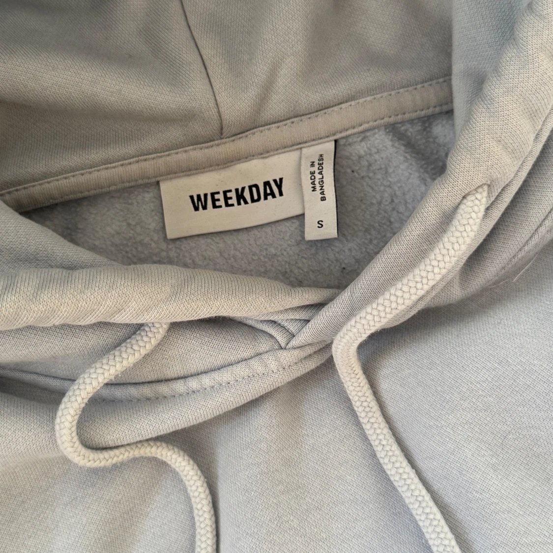 Ljusblå hoodie från Weekday - 2