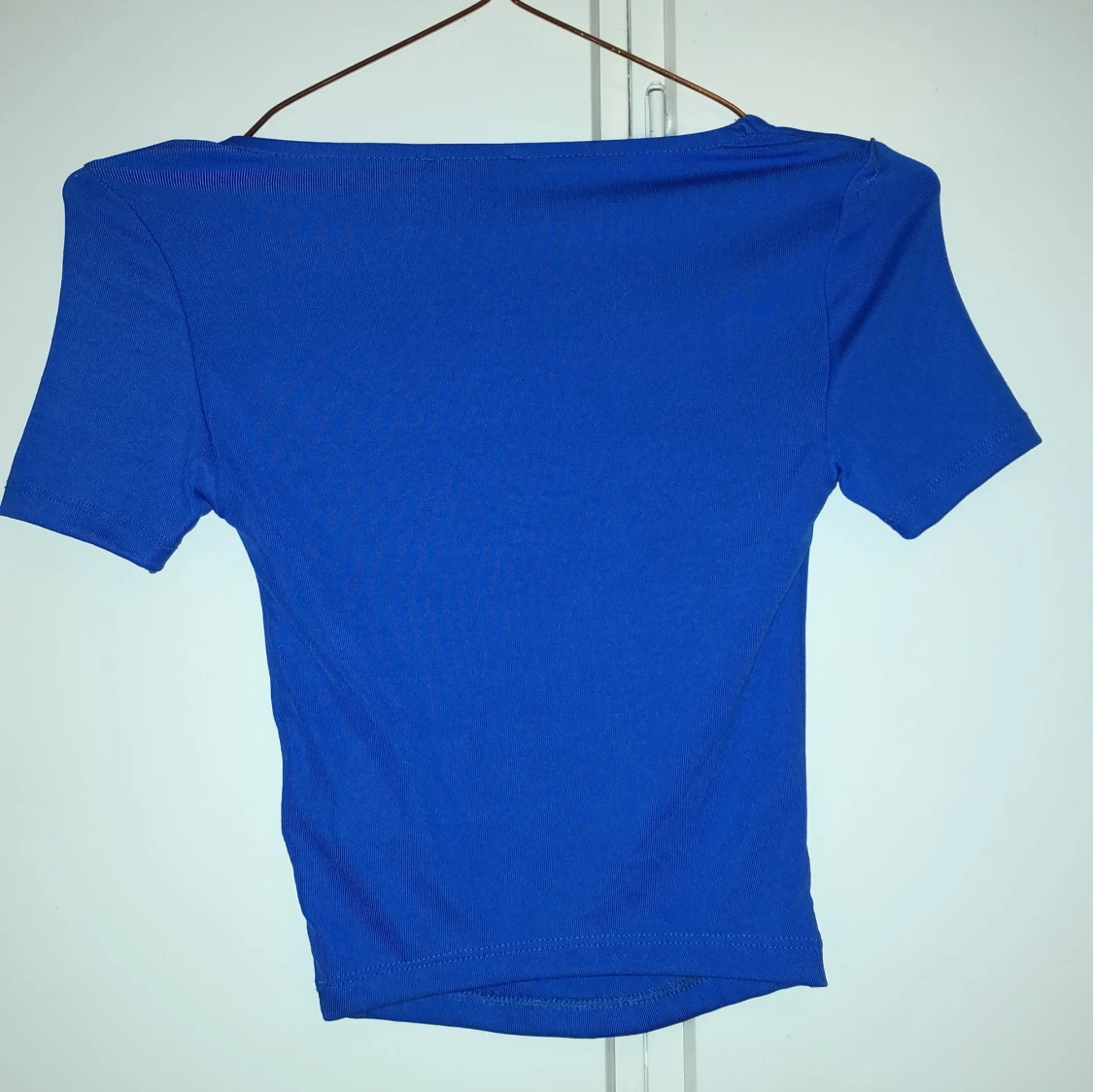 Kungsblå topp med fyrkantig ringning  - 1