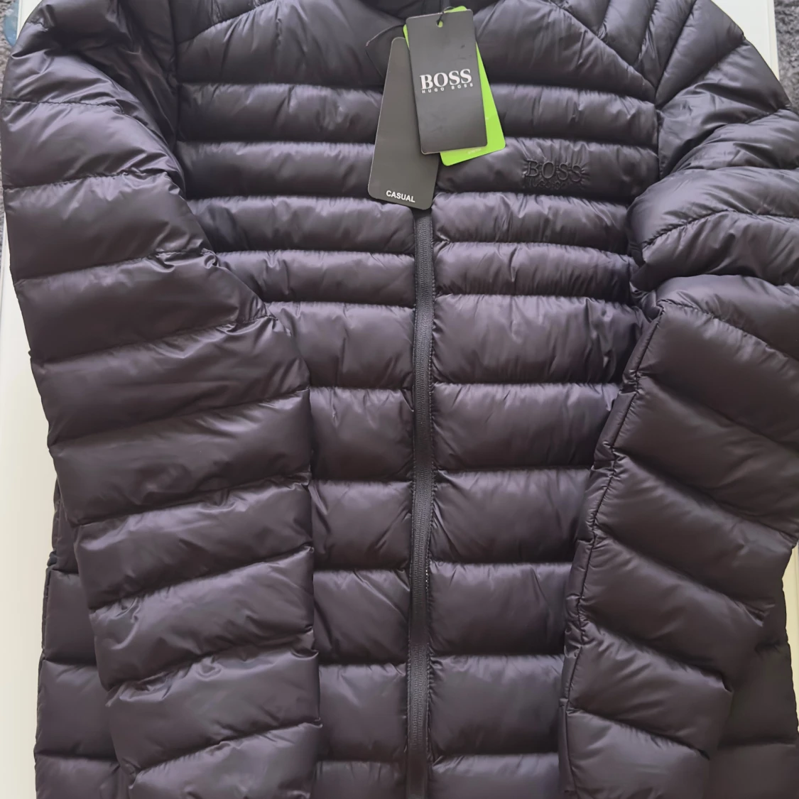 Svart dunjacka från Hugo Boss