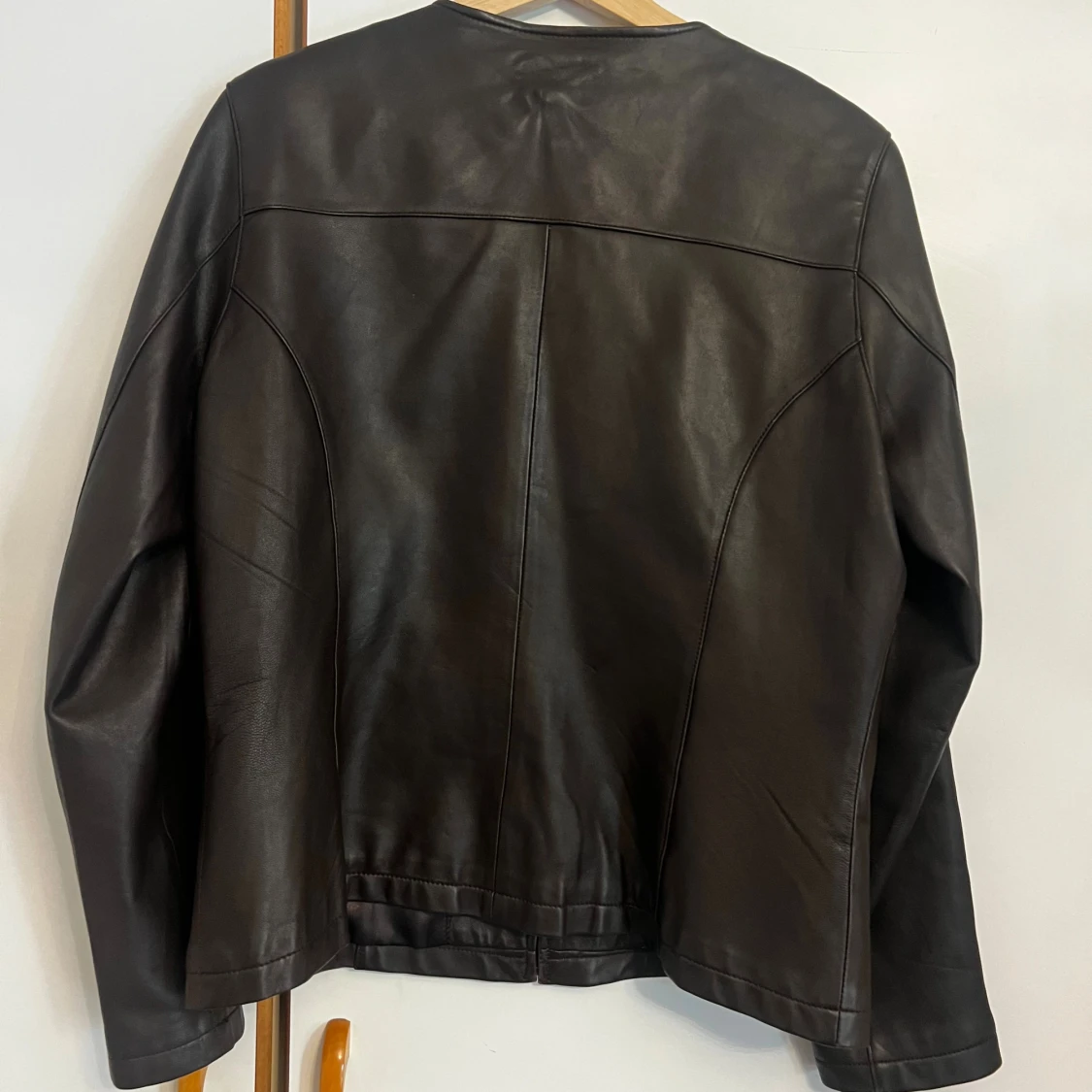 Brun läderjacka i storlek 40 med märket Joy - 2