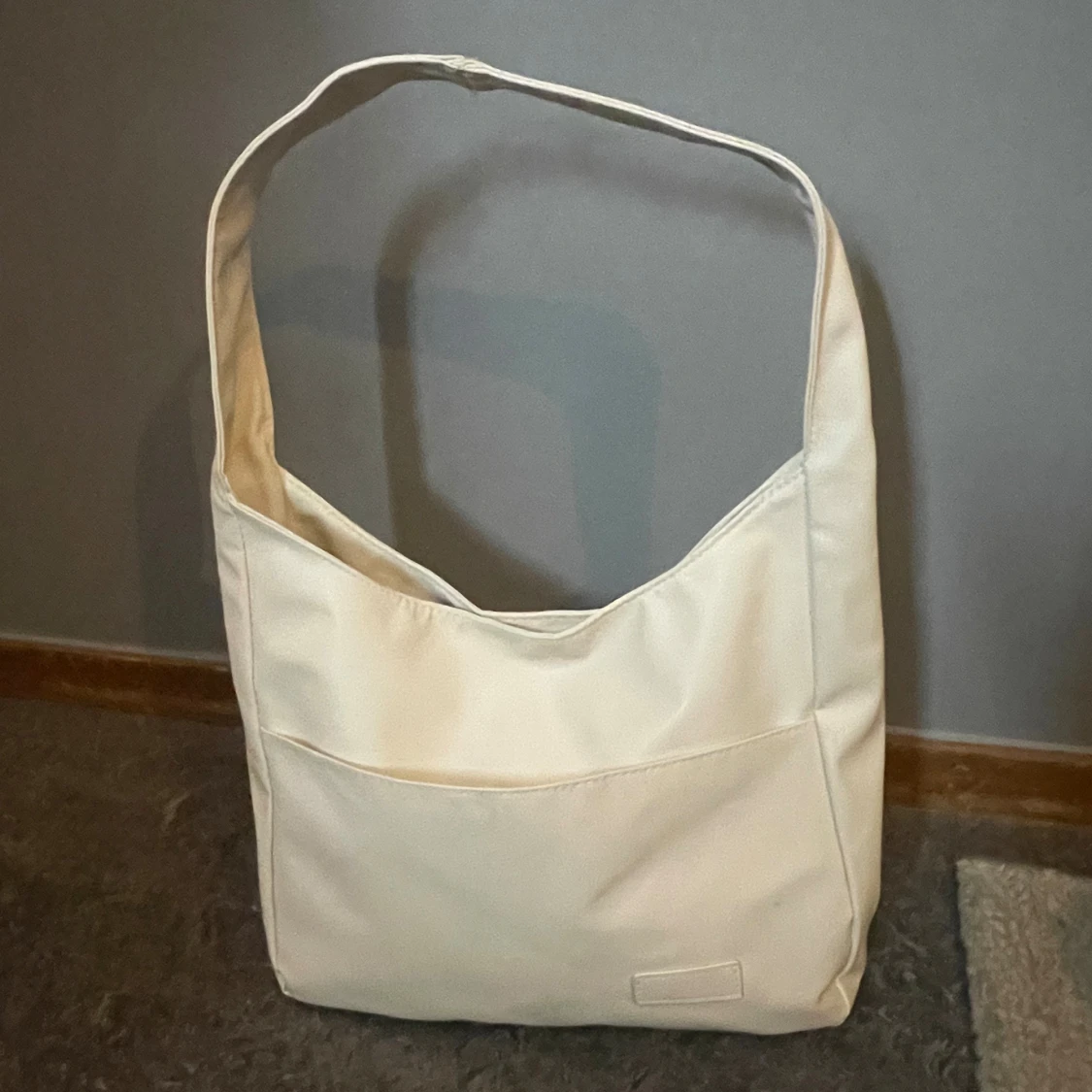 Stilren axelväska i skinnimitation - 3