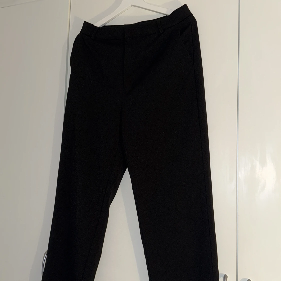 Svarta kostymbyxor med raka ben - 4