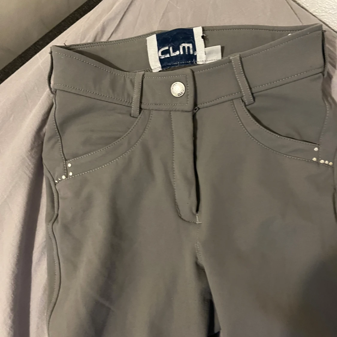 Grå ridbyxor från CRW med detaljer - 1