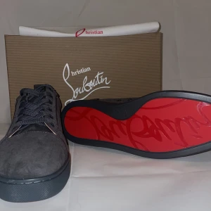 Gråa loubs - Storlek 43 dustbag medföljer