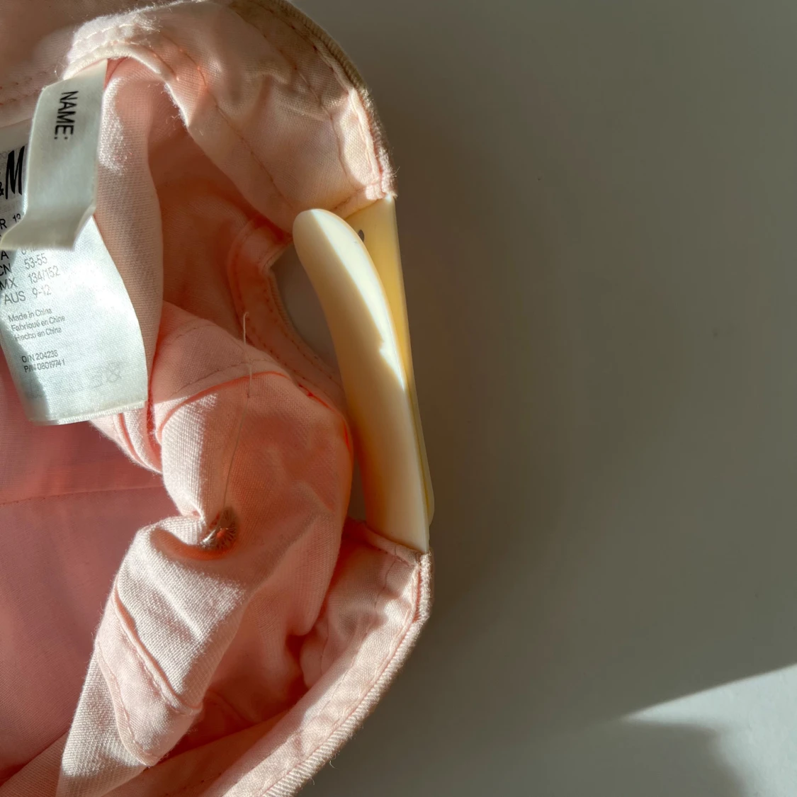 Rosa keps med paljettregnbåge från H&M - 3