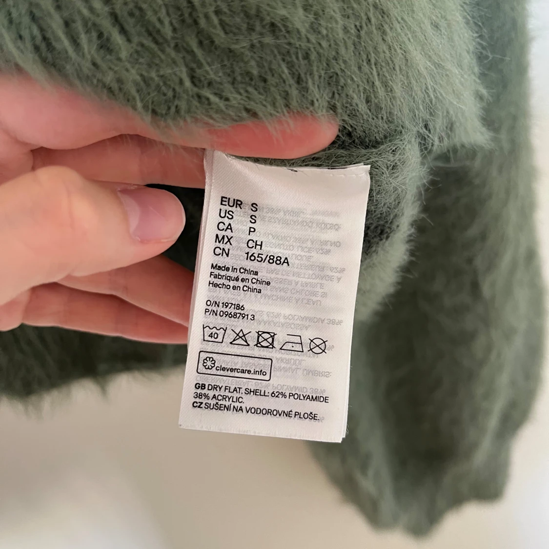 Grön fluffig kofta med pärlknappar - 3