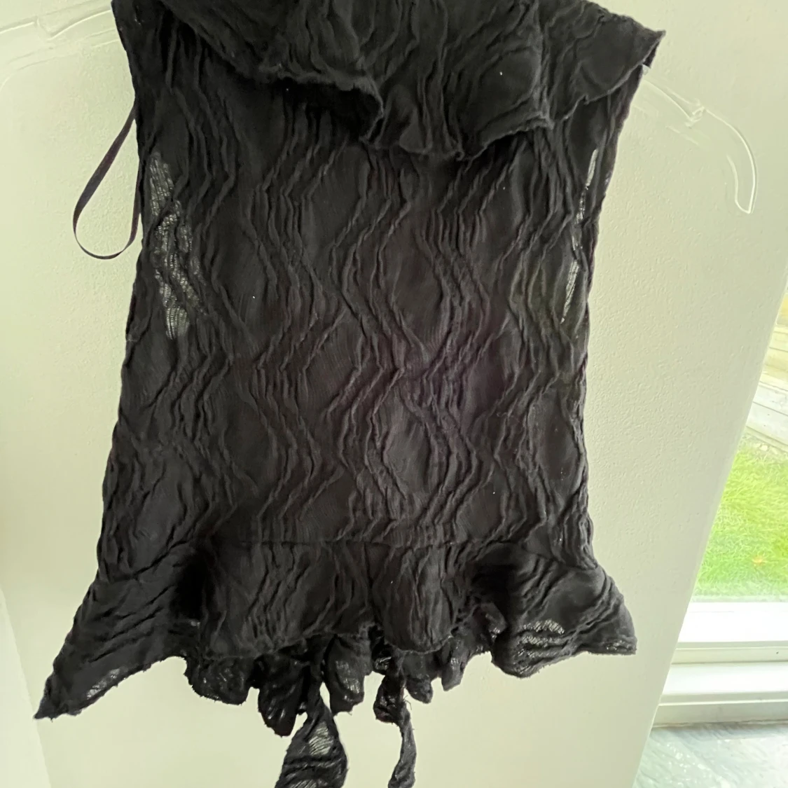 Svart volangblus från Gina Tricot - 1