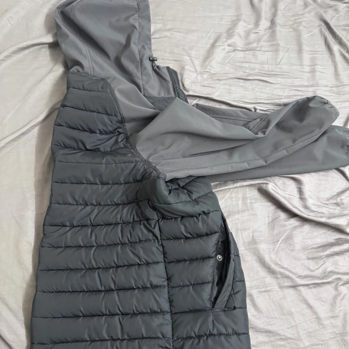 Grå quiltad jacka från Jack Wills - 4