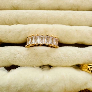 Alla som köper minst 2 ringar får en slumpmässig vald ring på köpet. - Alla som köper minst 2 ringar får en slumpmässig vald ring på köpet.