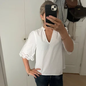 H&M topp  - Sååå söt topp från hm!! Den är i helt nytt skick och har aldrig användts☺️