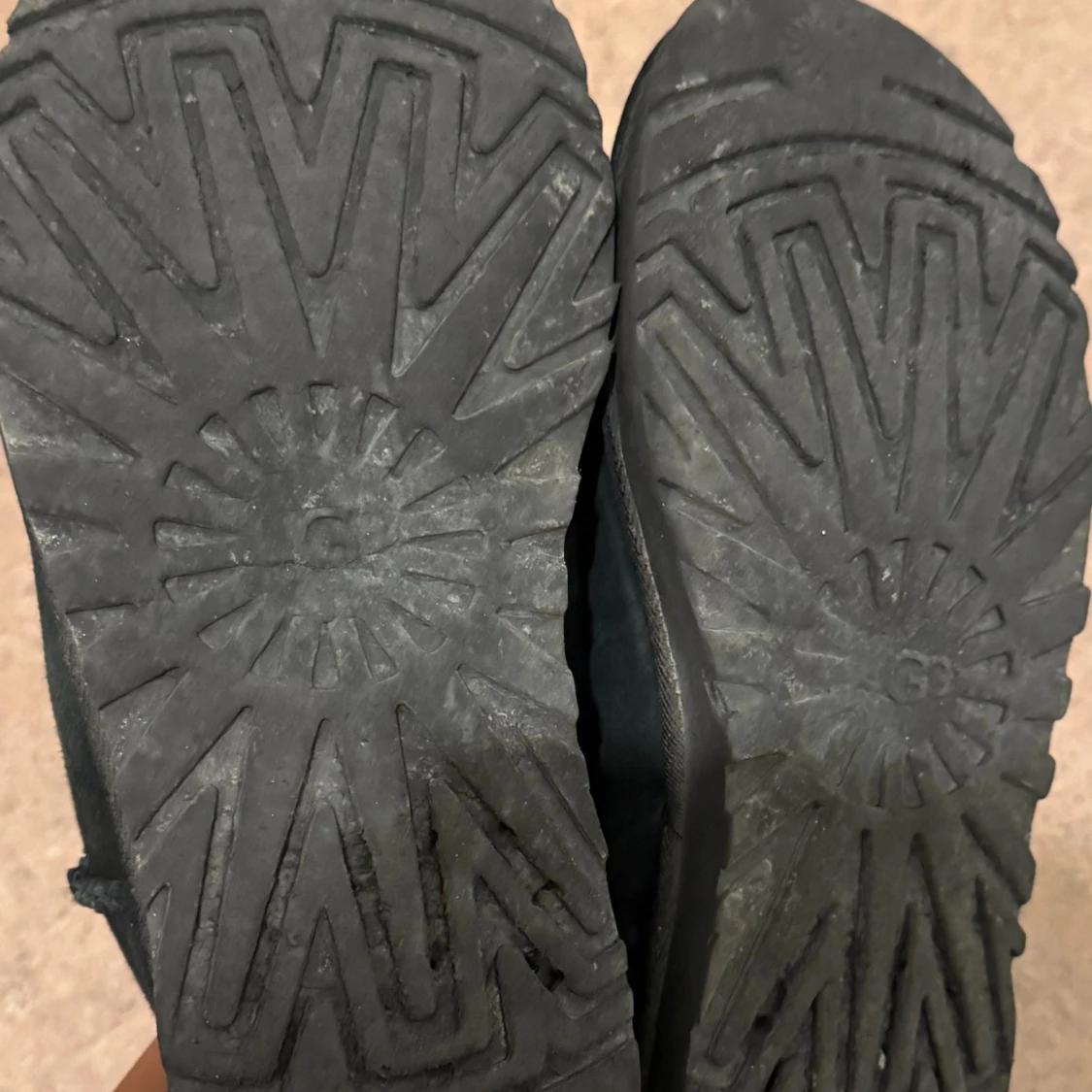 Svarta UGG ultra mini - 4