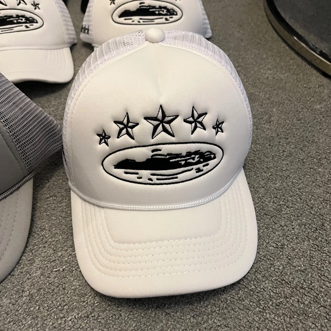 Truckerkeps med stjärnor och broderi - 3