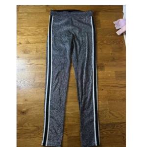 Glitter leggings  - Använda få få gånger! Storlek 164