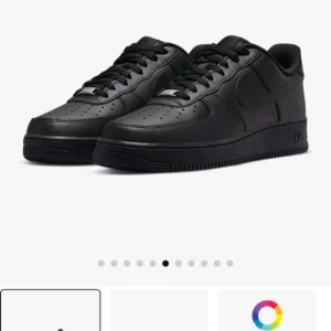 Nike Air Force 1 Low helsvarta sneakers - Nya skor. Billigt