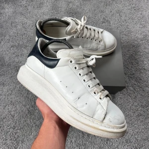 Alexander McQueen skor - •7/10 skick - ✅  •Storlek - 44📏 •Inkluderat - skor, box, dustbag👟 •Fraktar - inom 24h📦