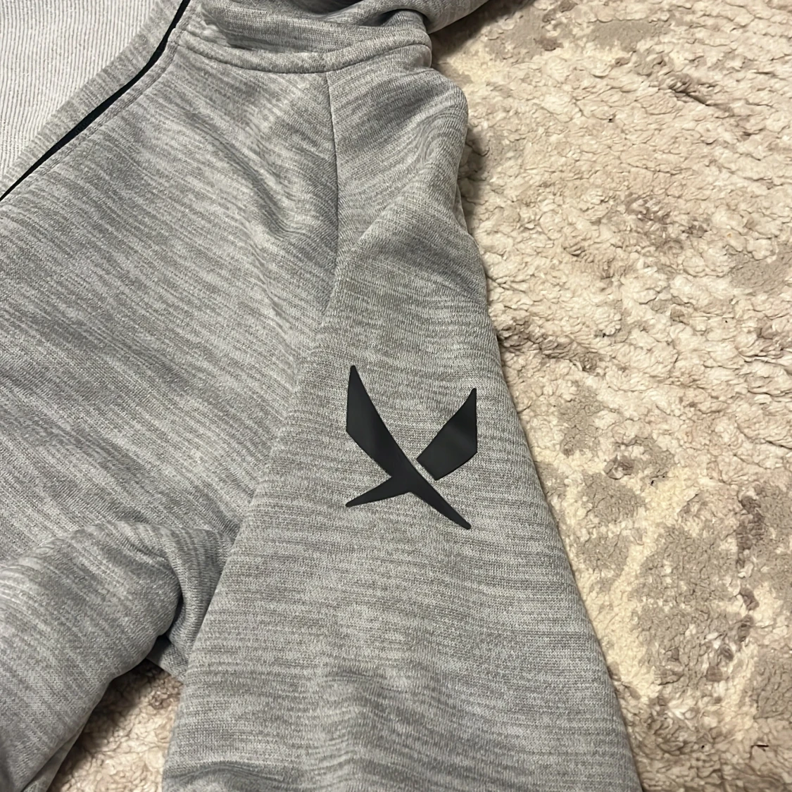 Grå hoodie från SOC med dragkedja - 2