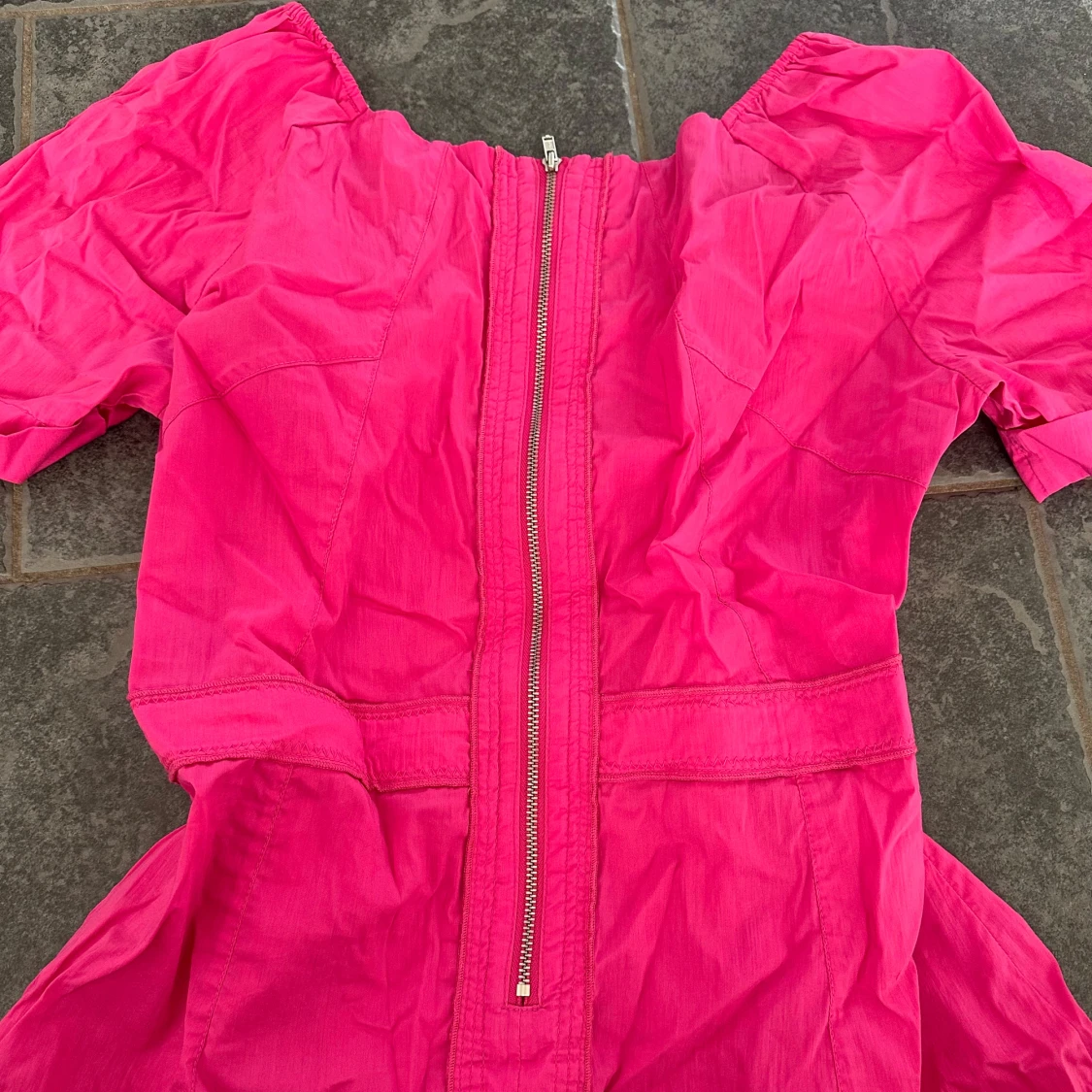 Kort rosa blus med dragkedja - 1