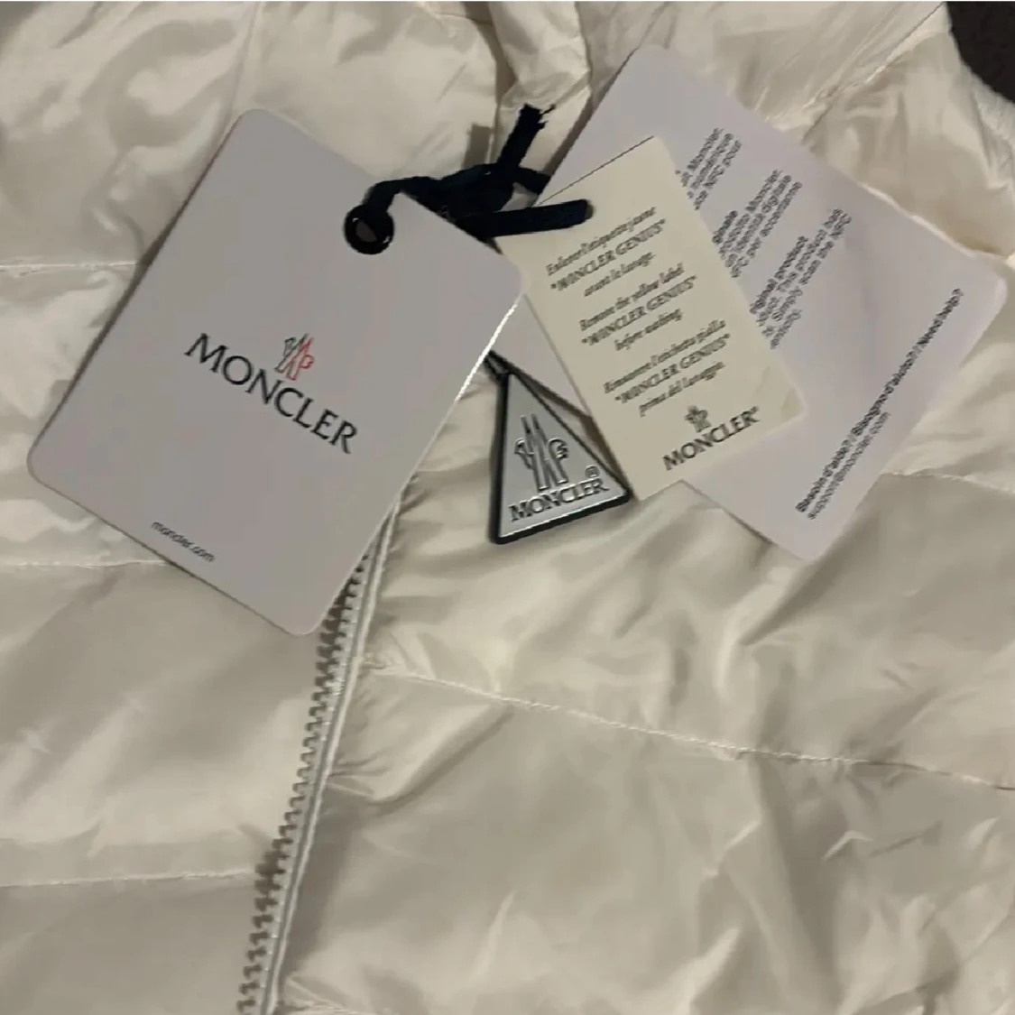 Vit Moncler dunjacka med huva - 2