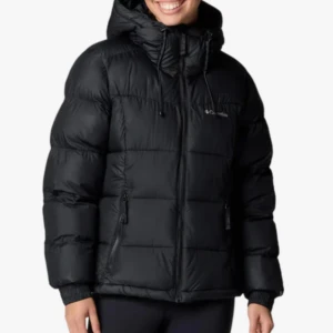 Vinterjacka Columbia - Säljer min fina varma vinterjacka från colombia, har dock en deffekt på baksida, skriv för bild. Håller mig jättevarm(de är ju en vinterjacka) , använt endast en vinter. Nypris 2599kr.  