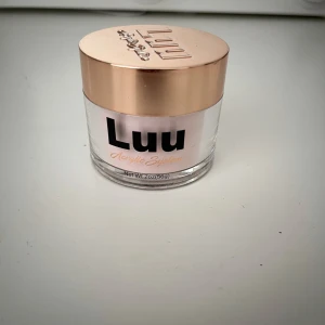 Akryl pulver  - Akryl pulver från luu nails, använd till 1 hand. Nypris 149kr 