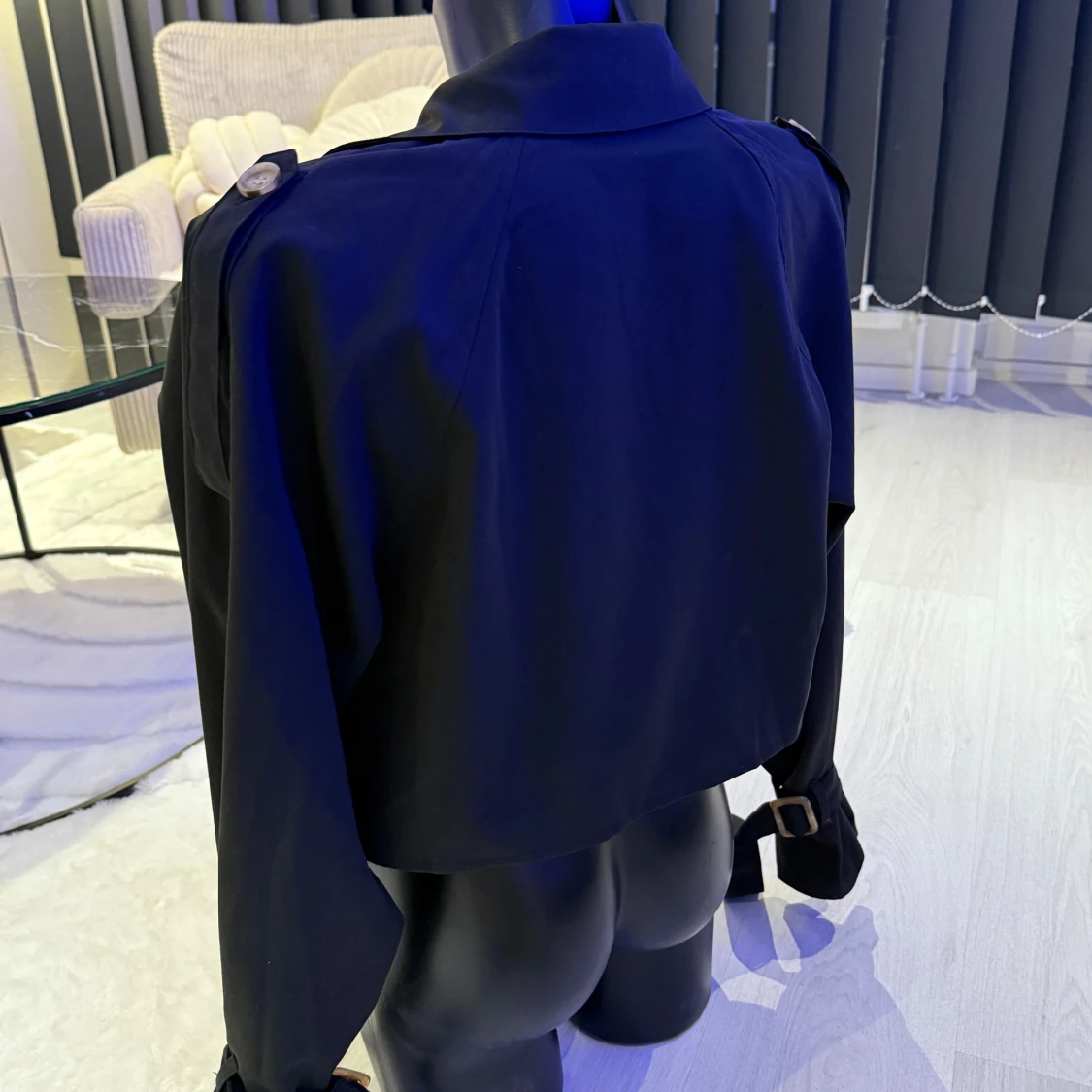 Svart croppad kavaj med knytärmar - 1