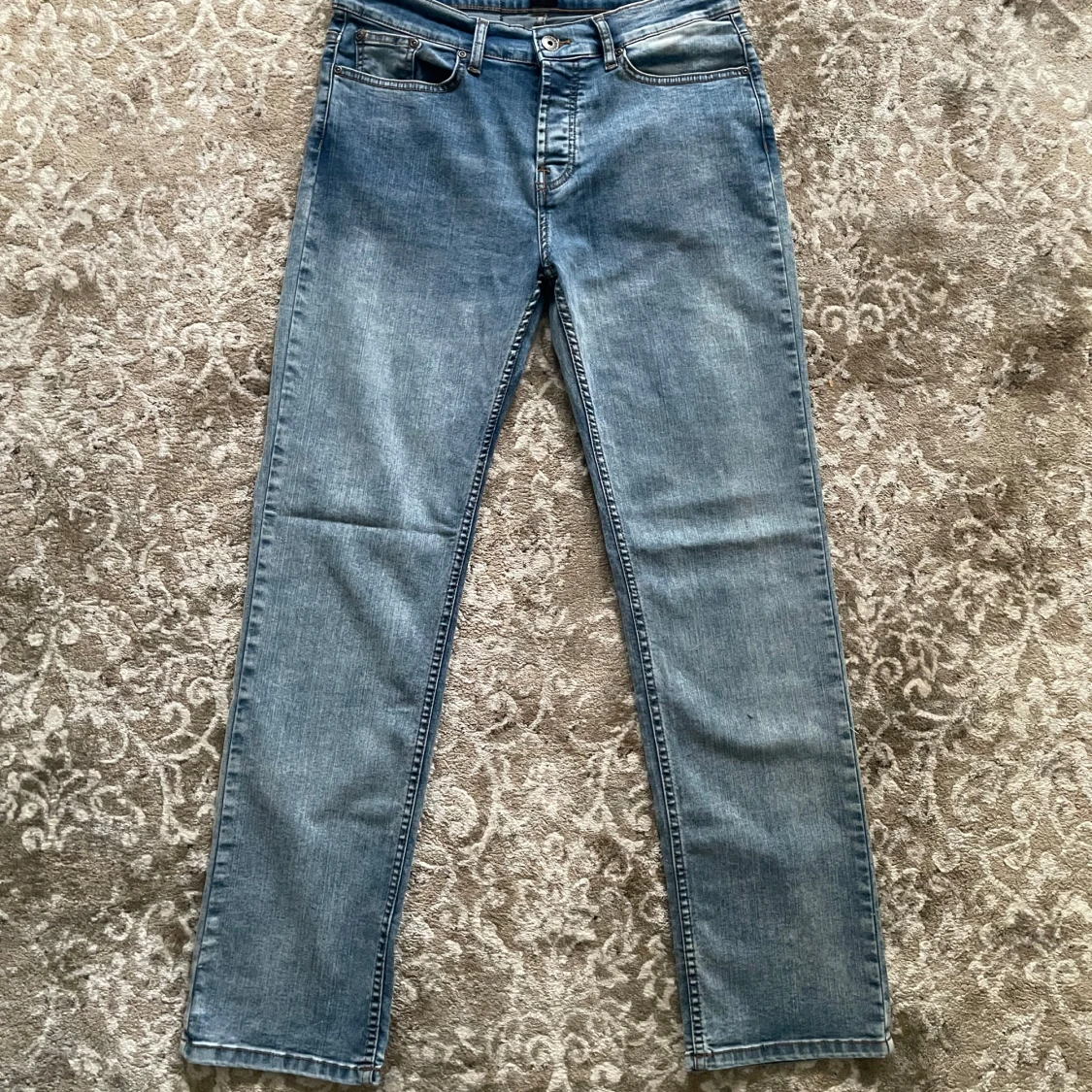 Ljusblå stentvättade jeans Montén första dropp, storlek 30/32
