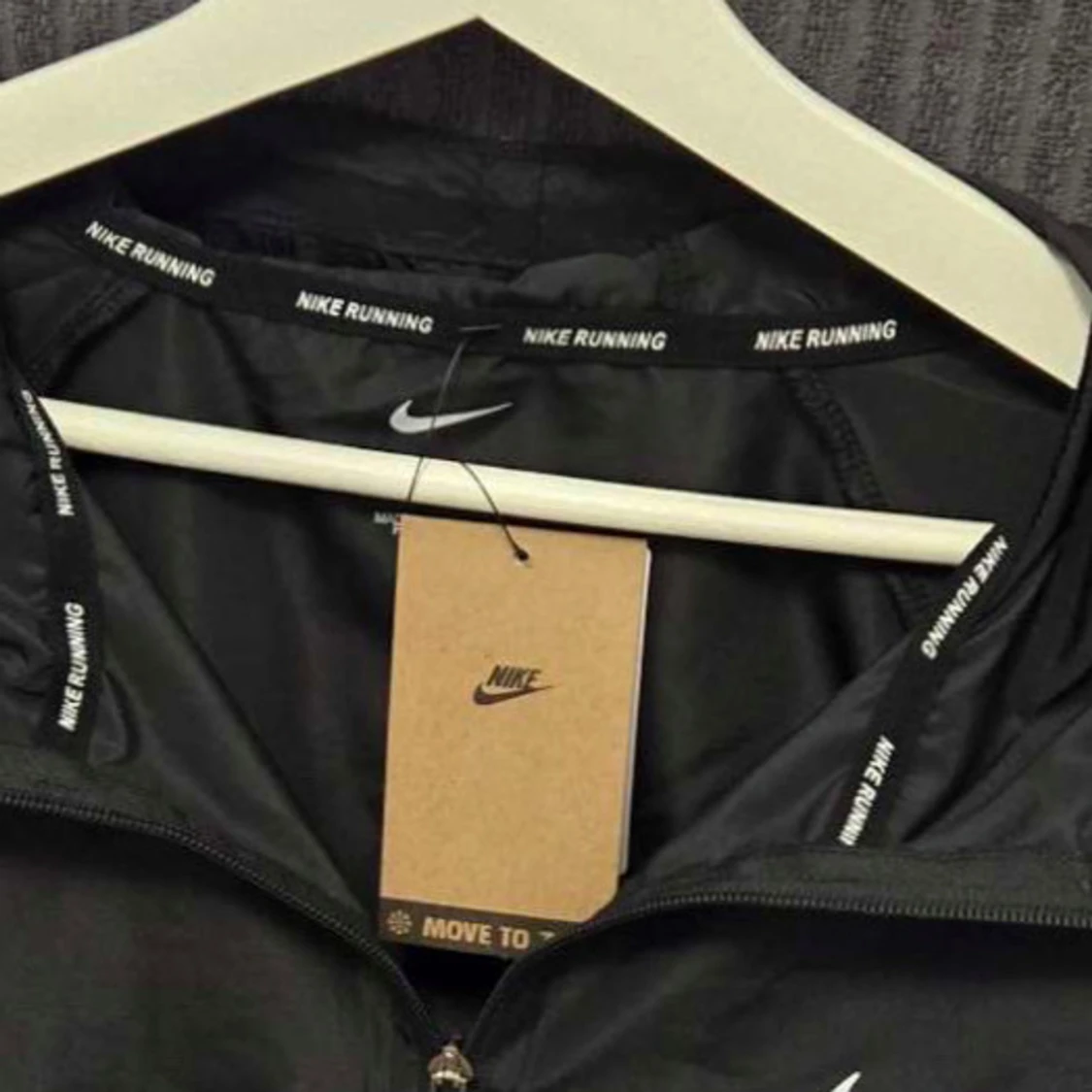 Svart vindjacka från Nike Running - 3