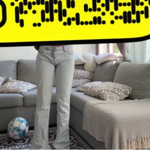 Ljusblå raka jeans - Säljer ett par ljusblå jeans bootcut. 