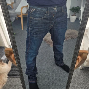 Replay jeans - Supersnygga Replay Jeans I storlek 33/32. Skriv om du undrar något! 🤩