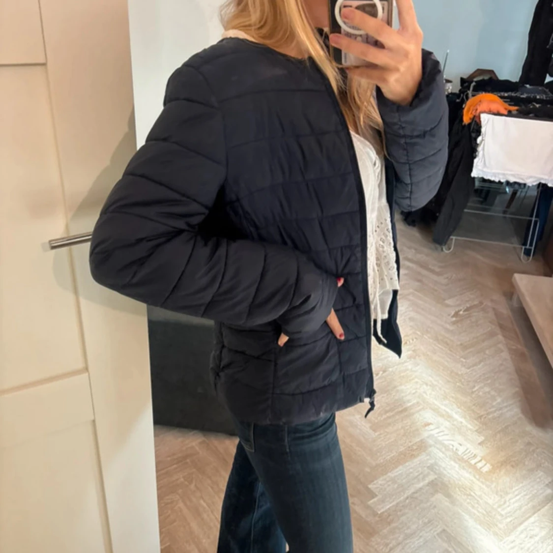 Mörkblå quiltad pufferjacka - 1