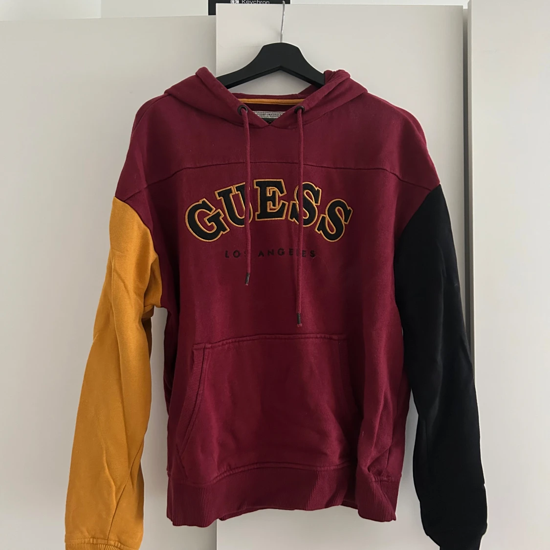 Bordeaux hoodie från Guess Originals