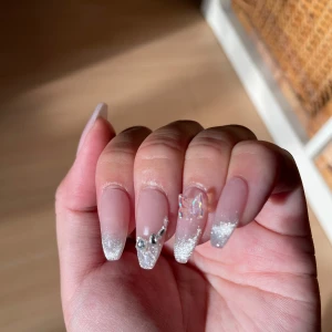 Press-on naglar med magnetic polish  - Köp annonsen och skicka mått på dina naglar! Sticky tabs ingår ❤️