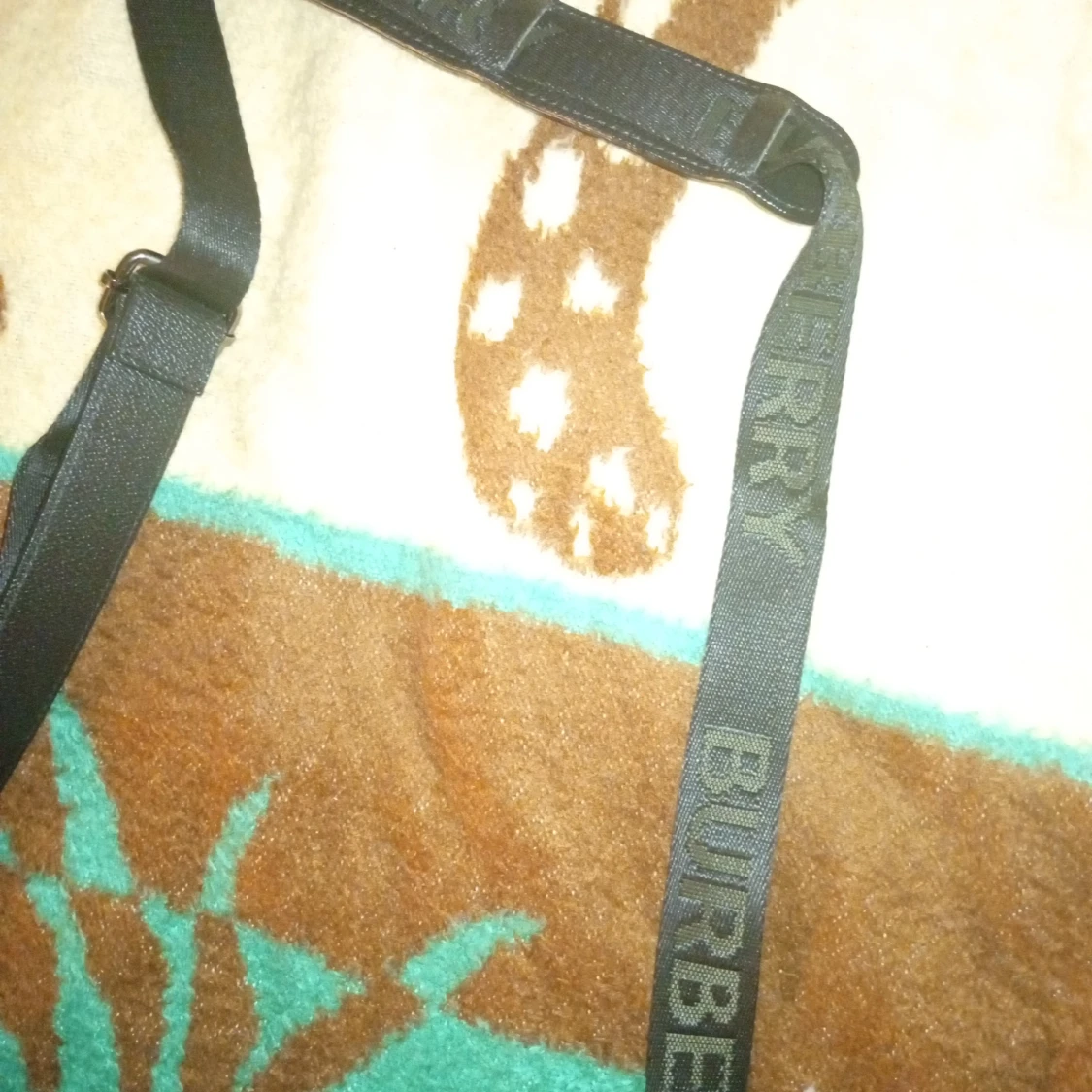 Svart axelväska från Burberry i skinn - 2