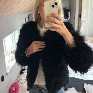 Pälsjacka - Supersnygg pälsjacka från Dennis  Maglic i jättebra skick, pris kan diskuteras