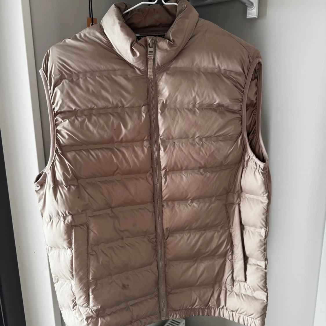 Beige dunväst från Zara