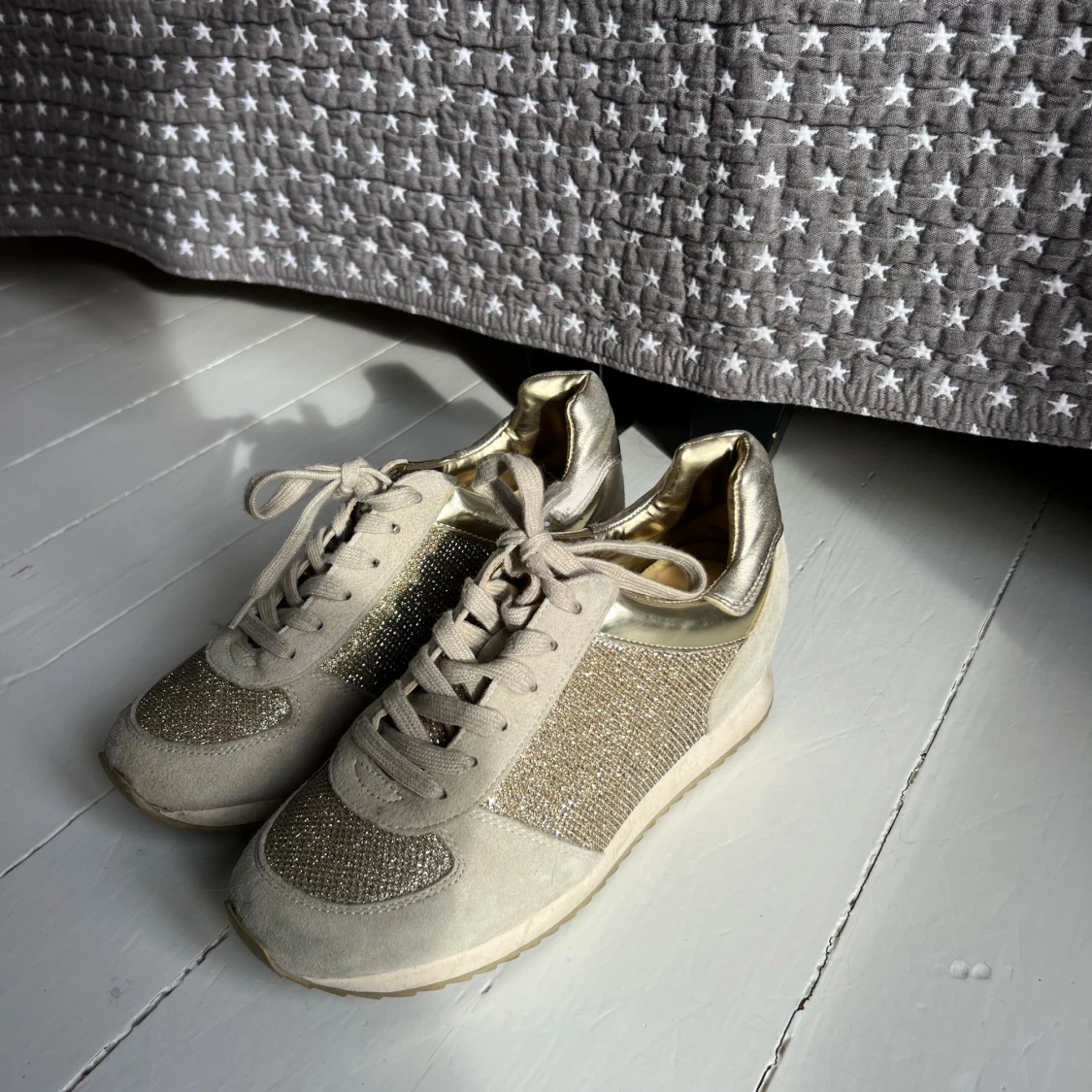 Glittriga sneakers från Nine West - 3