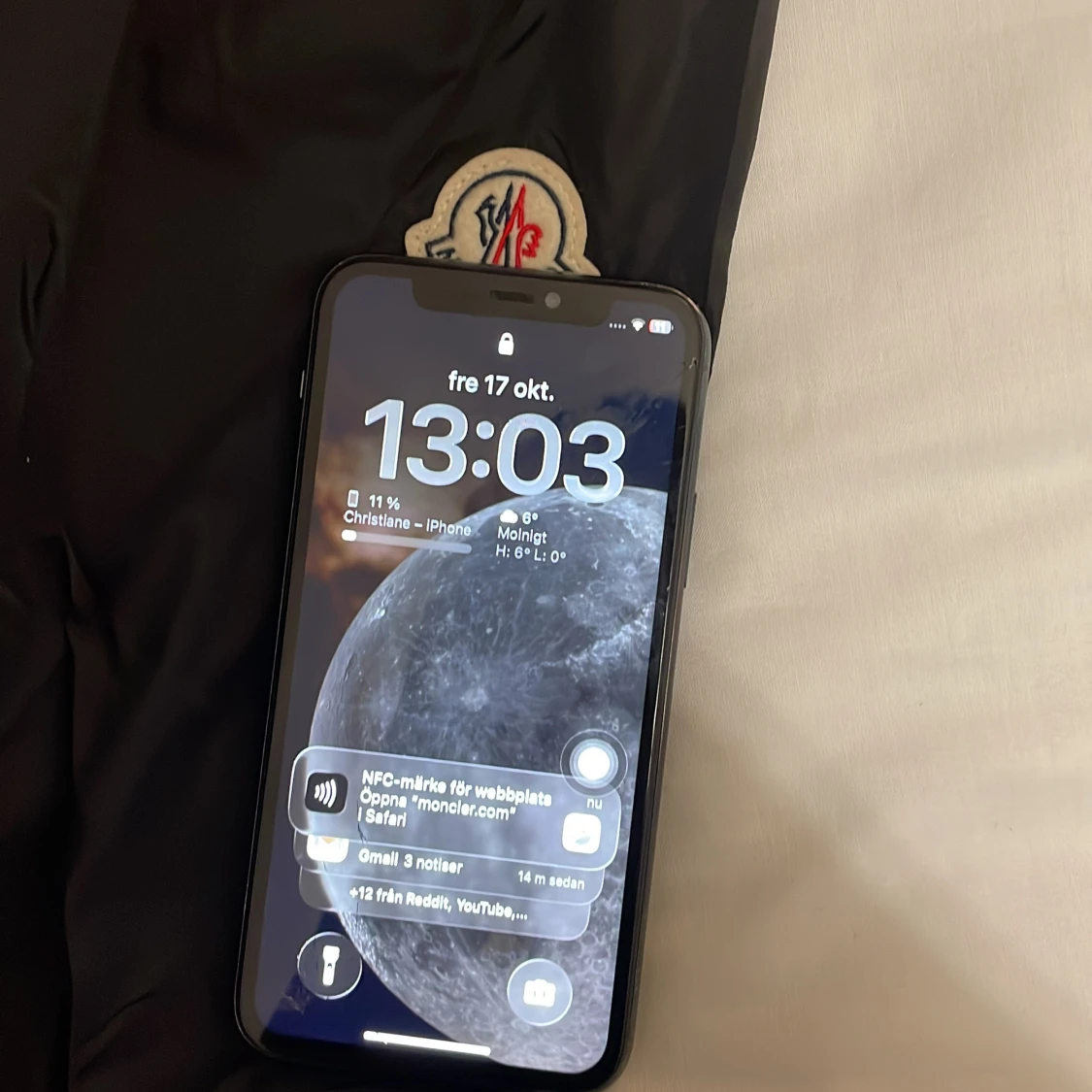 Svart vindjacka från Moncler med huva - 3