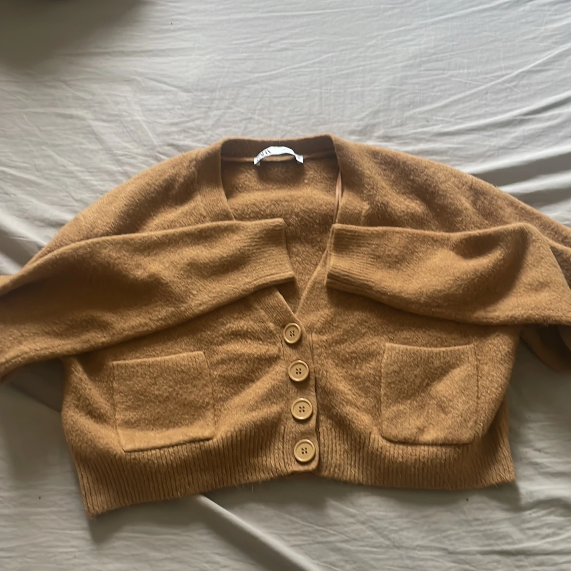 Croppad Zara ullblend beige kofta med stora knappar - 3