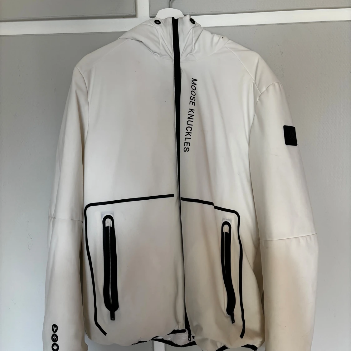Vit vindjacka från Moose Knuckles