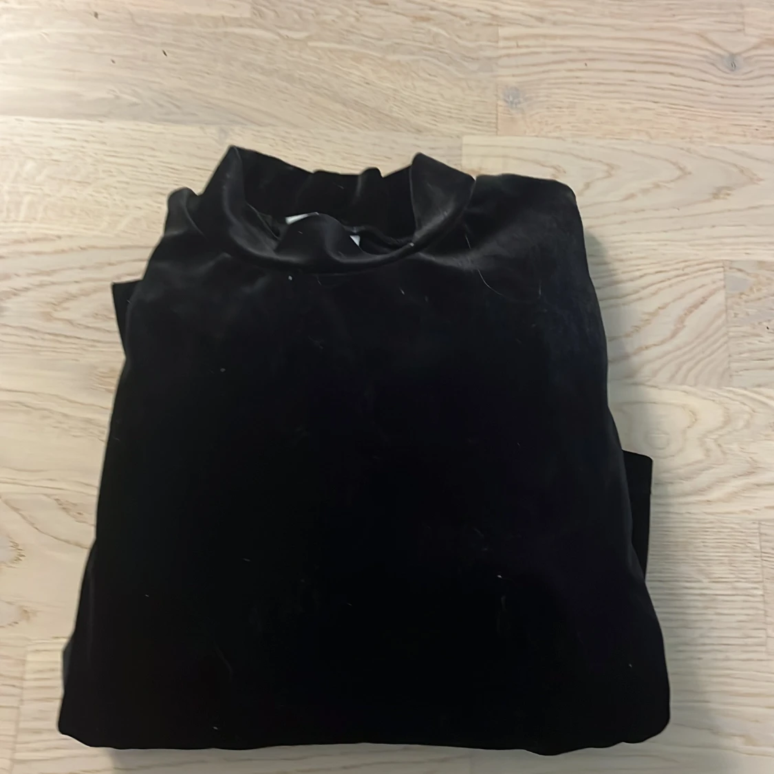 Svart sammetsklänning från H&M - 3