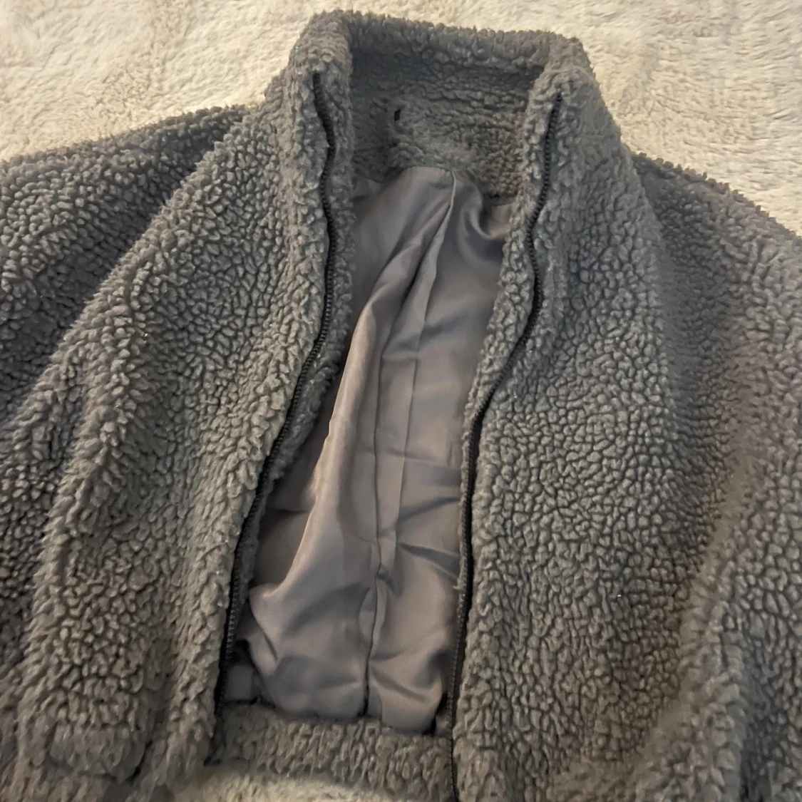 Grå teddyjacka med dragkedja - 1