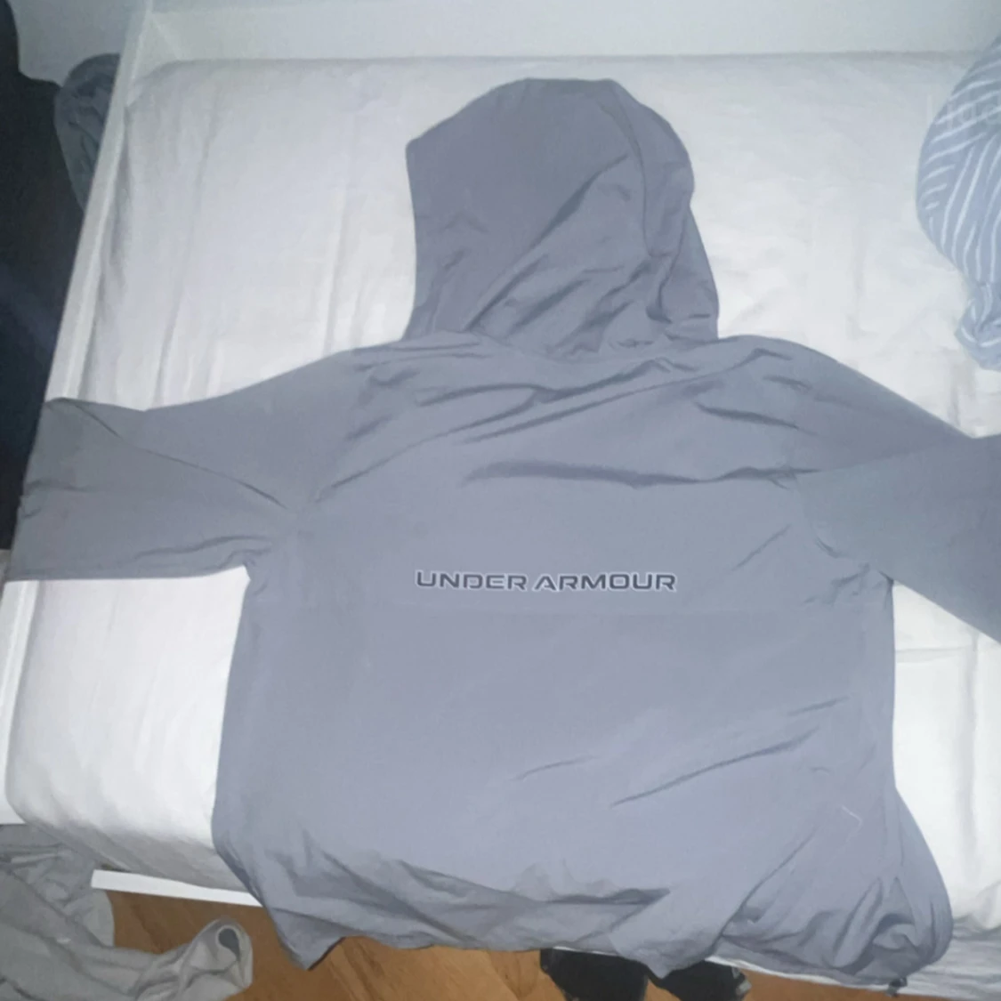 Grå vindjacka från Under Armour - 2