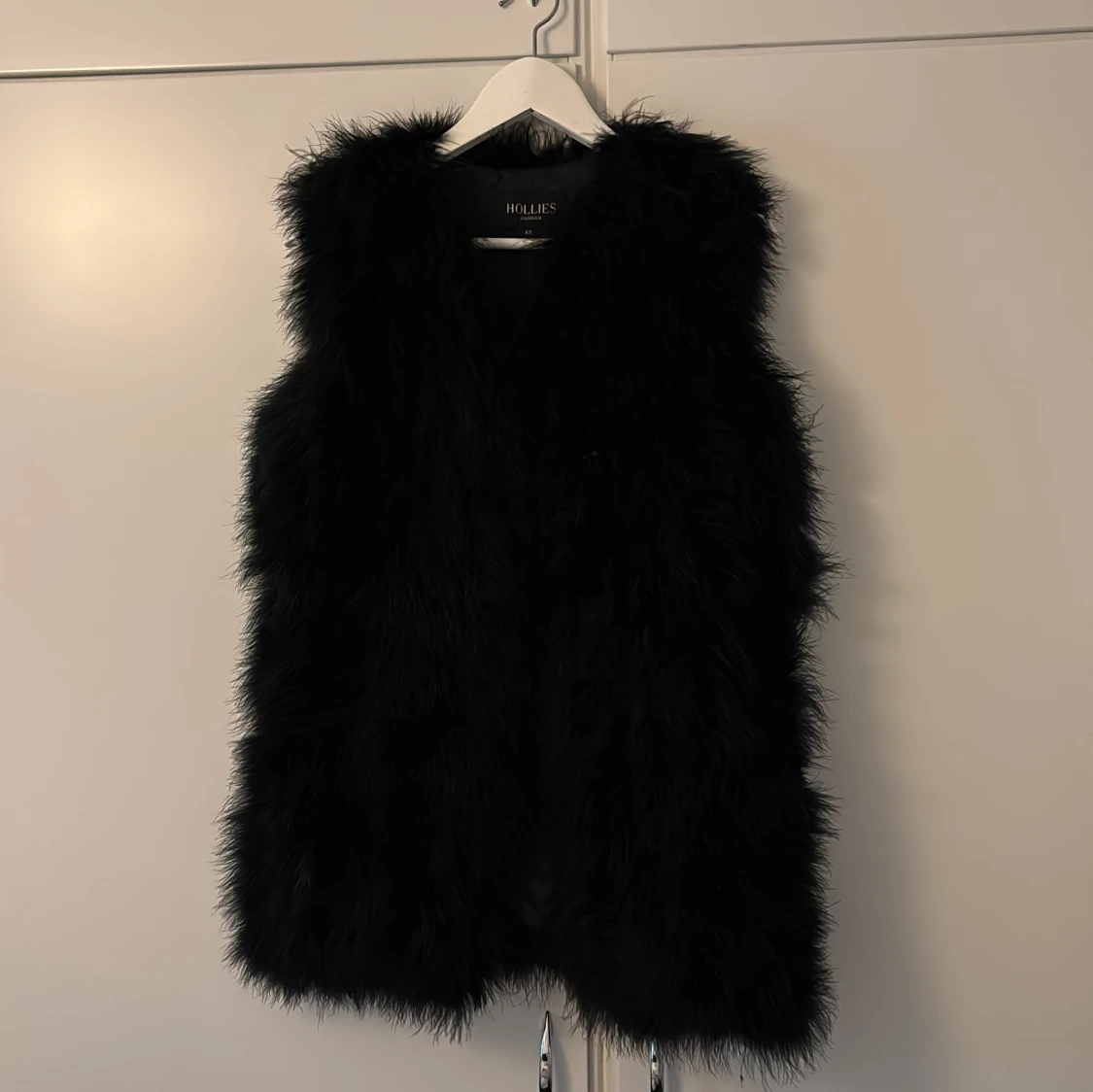 Svart pälsväst från Hollies XS