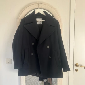 Marinblå kappa - Aldrig använd. Nypris 1300kr