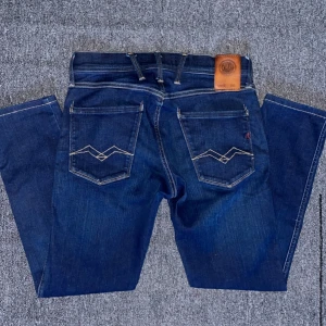 Replay jeans - Replay Jeans Hyperflex Ambass Storlek: Waist 28, Length 32 Färg: (priset kan diskuteras)  Dessa stilrena och bekväma jeans från Replay erbjuder en perfekt passform och en modern look. Perfekta för både vardag och fest! Kontakta mig vid intresse!
