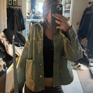 Grön jeansjacka zara - Jättesnygg!
