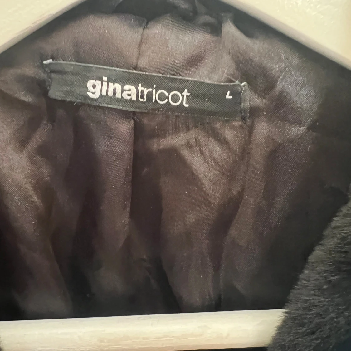 Svart och vit pälsjacka Gina Tricot - 1