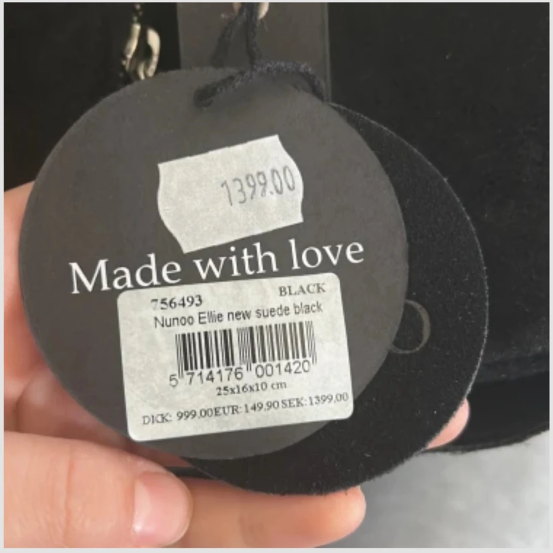 Svart  axelväska från Núnoo - 2